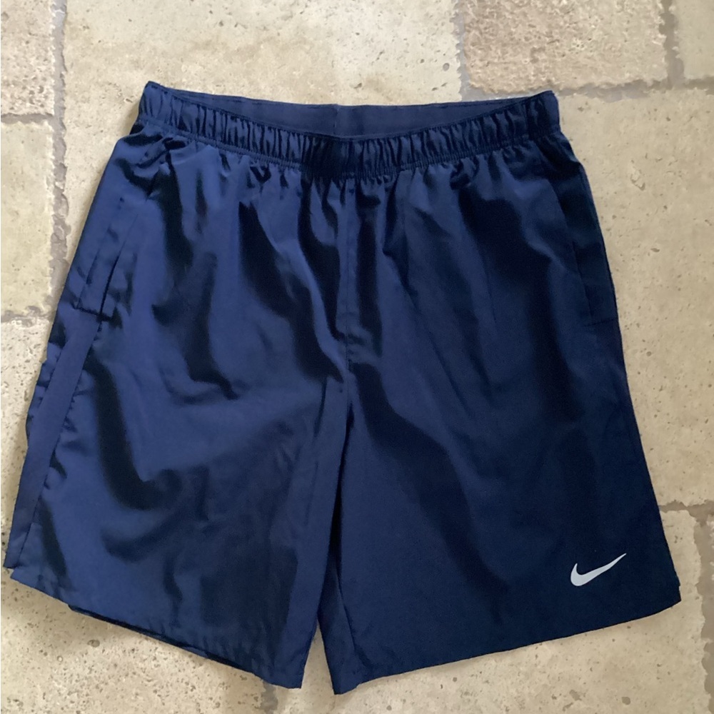 Nike Dri-Fit Mens shorts -SZ L - pockets 
Waist 16” elastic 
Inseam 9”